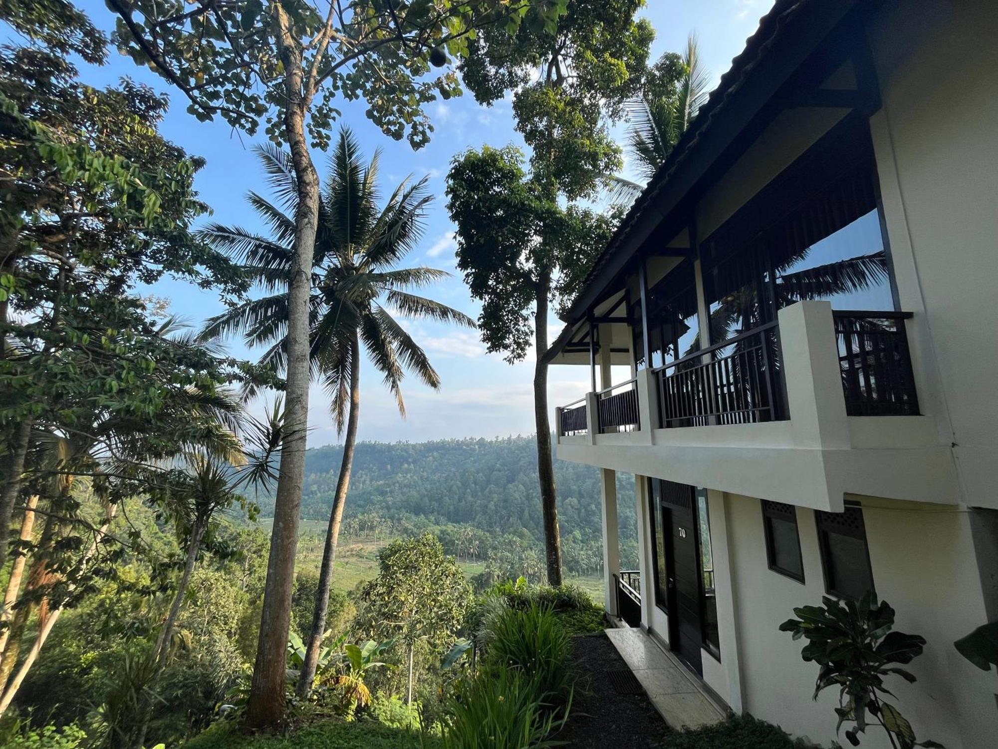 Hotel Domisili Ijen Cliff By Fays Hospitality Banyuwangi  Zewnętrze zdjęcie